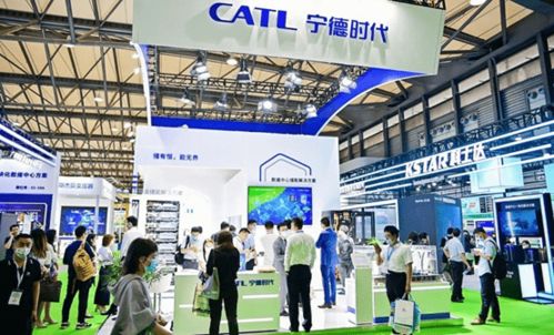 何小鵬余承東拉響警報 停工風險成2022汽車工業最大考驗，信息電子技術服務成關鍵變量